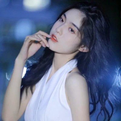女生干净气质简单的头像图片