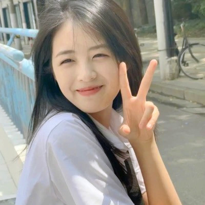 女生干净气质简单的头像图片