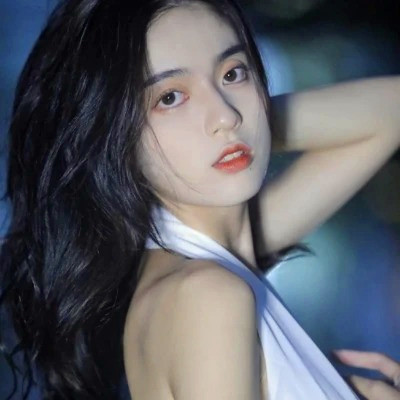 女生干净气质简单的头像图片