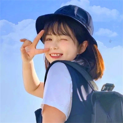 女生干净气质简单的头像图片