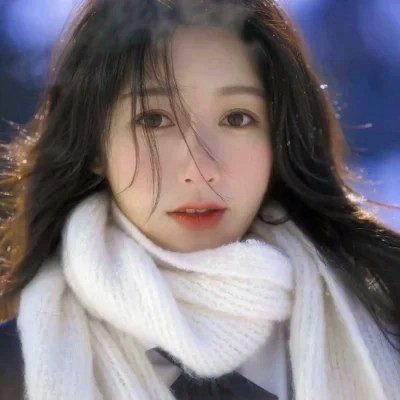 女生干净气质简单的头像图片