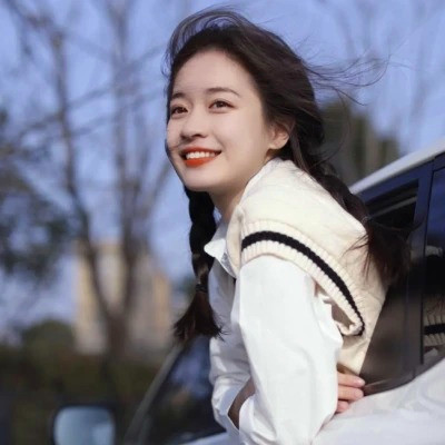 女生干净气质简单的头像图片