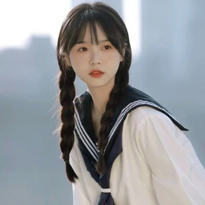 女生干净气质简单的头像图片