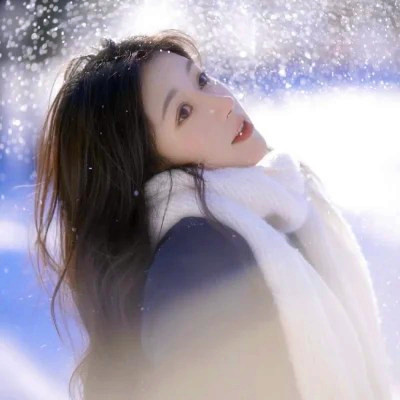 女生干净气质简单的头像图片