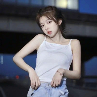 女生干净气质简单的头像图片