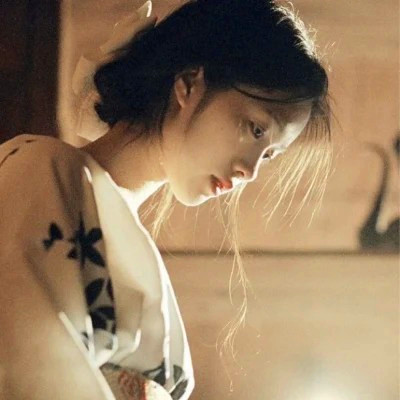 高清非常干净的女生头像图片