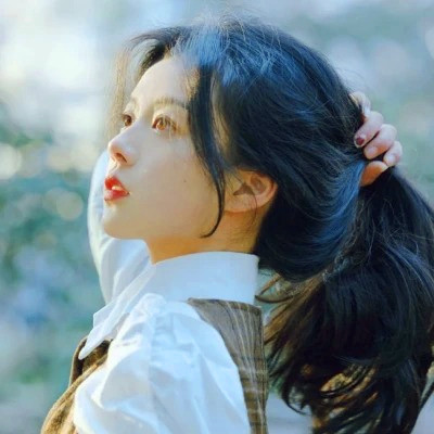 高清非常干净的女生头像图片