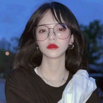 高清非常干净的女生头像图片