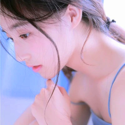 清新阳光且干净的女生头像图片