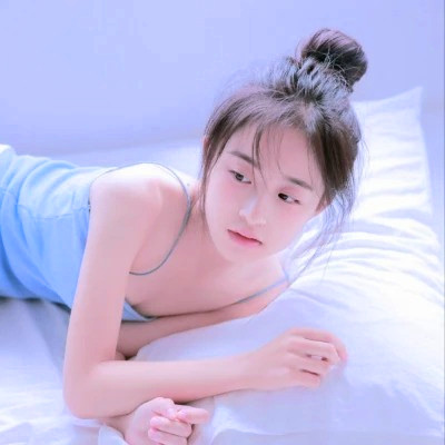 清新阳光且干净的女生头像图片