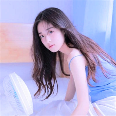 清新阳光且干净的女生头像图片