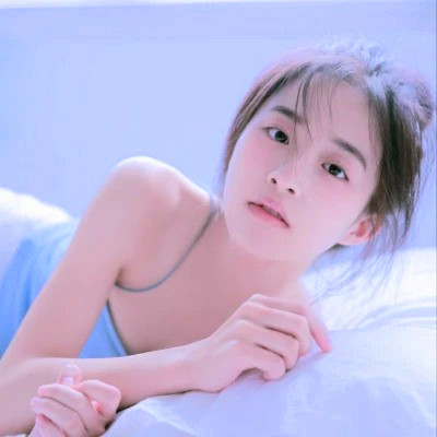 清新阳光且干净的女生头像图片