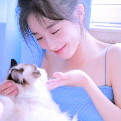 清新阳光且干净的女生头像图片