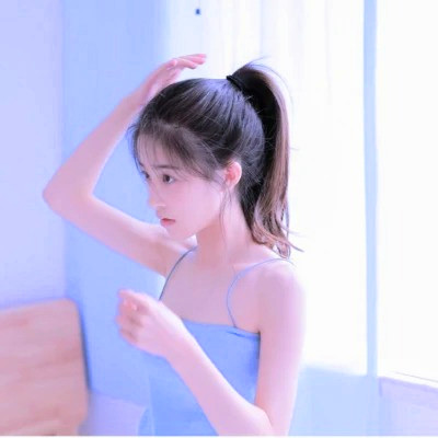 清新阳光且干净的女生头像图片