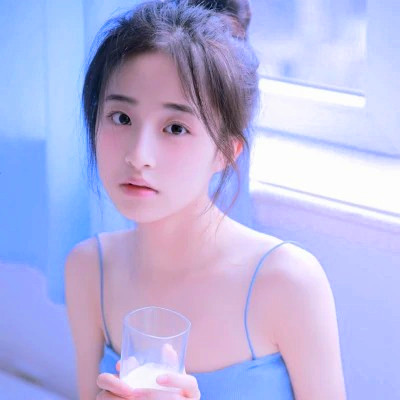 清新阳光且干净的女生头像图片