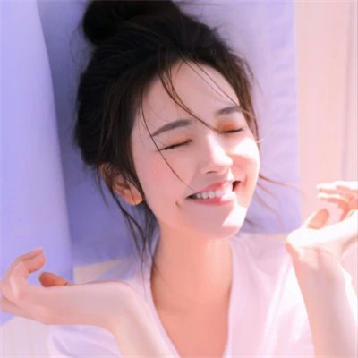 清新阳光且干净的女生头像图片