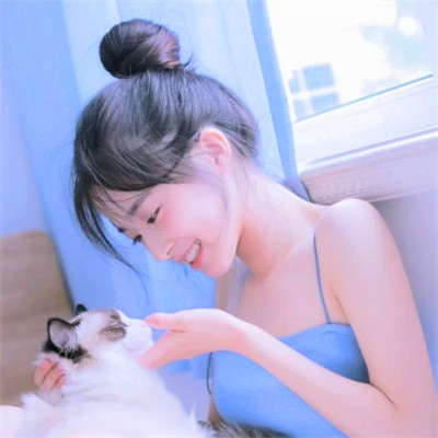 清新阳光且干净的女生头像图片