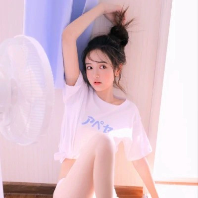 清新阳光且干净的女生头像图片