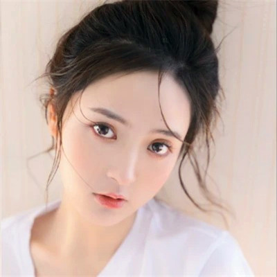 清新阳光且干净的女生头像图片