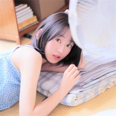 清新阳光且干净的女生头像图片