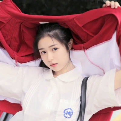 清新阳光且干净的女生头像图片