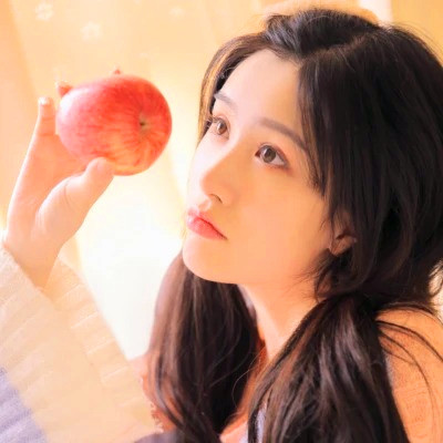 清新阳光且干净的女生头像图片