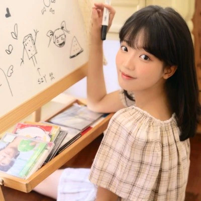 清新阳光且干净的女生头像图片