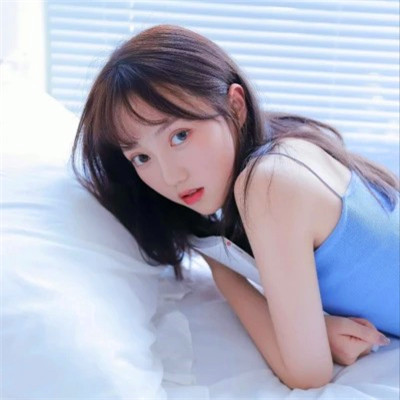 清新阳光且干净的女生头像图片