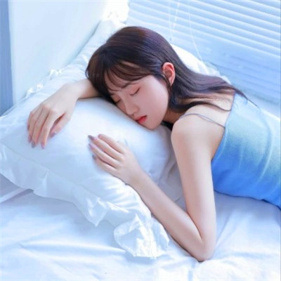 清新阳光且干净的女生头像图片