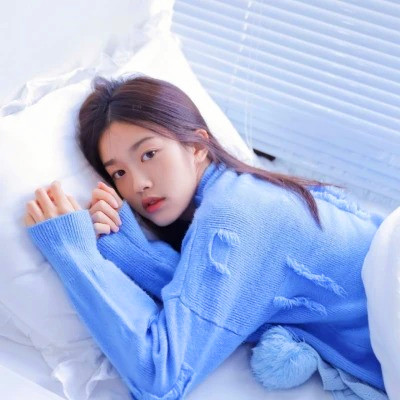 清新阳光且干净的女生头像图片