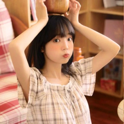 清新阳光且干净的女生头像图片