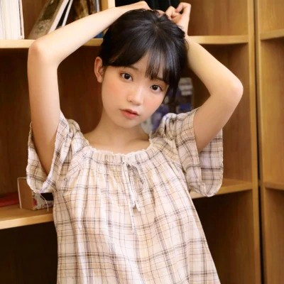 清新阳光且干净的女生头像图片