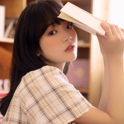 清新阳光且干净的女生头像图片