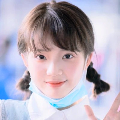 清新阳光且干净的女生头像图片