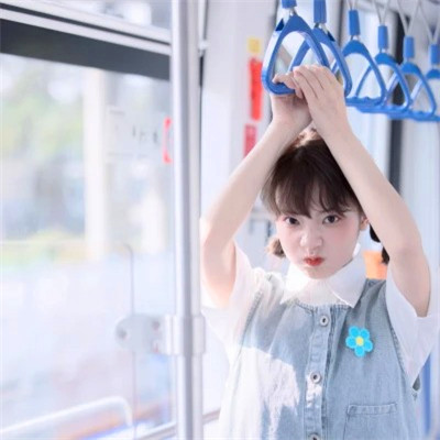 清新阳光且干净的女生头像图片