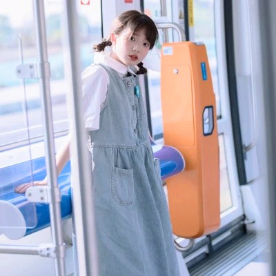 清新阳光且干净的女生头像图片