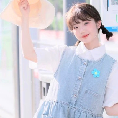 清新阳光且干净的女生头像图片