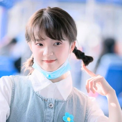清新阳光且干净的女生头像图片