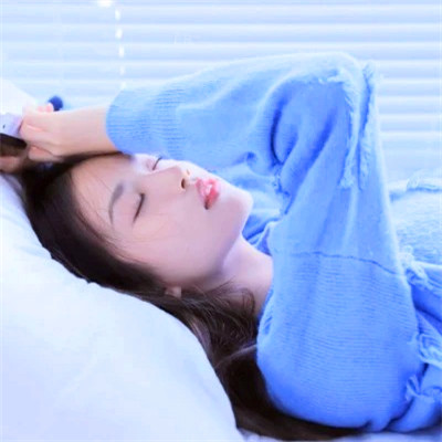 清新阳光且干净的女生头像图片