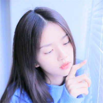 清新阳光且干净的女生头像图片