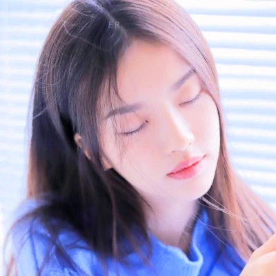 清新阳光且干净的女生头像图片