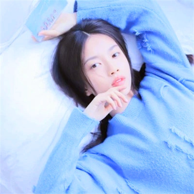 清新阳光且干净的女生头像图片