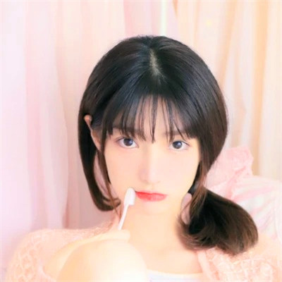 清新阳光且干净的女生头像图片