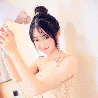 清新阳光且干净的女生头像图片