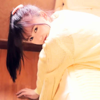 清新阳光且干净的女生头像图片