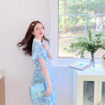 清新阳光且干净的女生头像图片