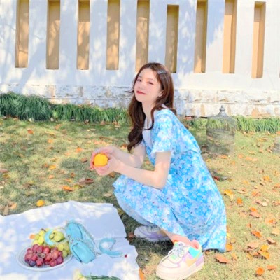 清新阳光且干净的女生头像图片