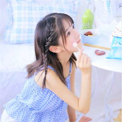 微信干净简约有气质的女生头像图片