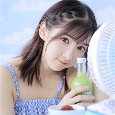 微信干净简约有气质的女生头像图片