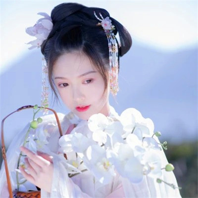 干净到极致的女生头像图片